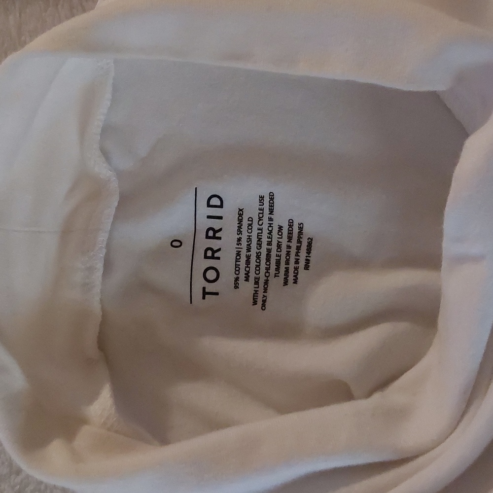 💫Torrid WHITE Tank Top - Picture 3 of 3